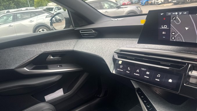 Peugeot 3008 157kW Allure 73kWh 5dr Auto Electric Estate - Image 27